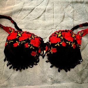 NWT Victoria’s Secret embroidered with black stones bra